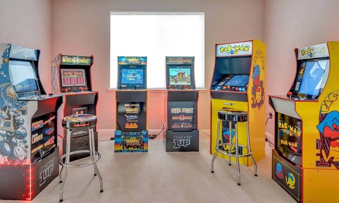 Fairfield House | 5BD Modern Home: Pool/Ping-Pong/Arcade - Wine City