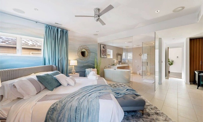 Logan Square House | 5BR/4BA Architectural Estate-Theatre, Gym, Rooftop