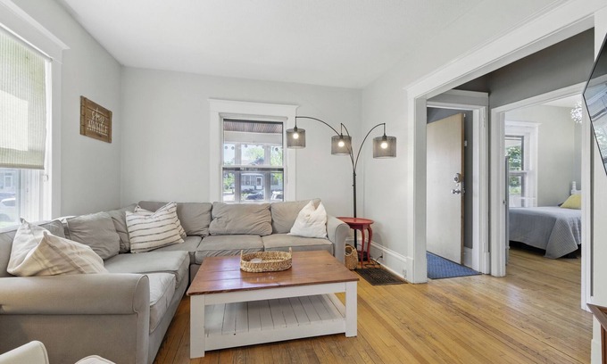 Midway House | 5BR Gem Near Allianz Field + Theater & Backyard