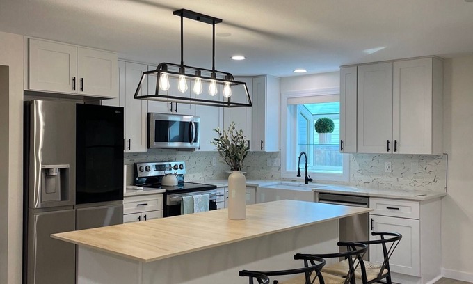 Vancouver House | 5BR Modern Home w/ Hot Tub PDX