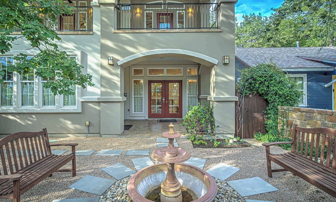 Bouldin House | 5BR Retreat in Bouldin Creek | Walk to SoCo