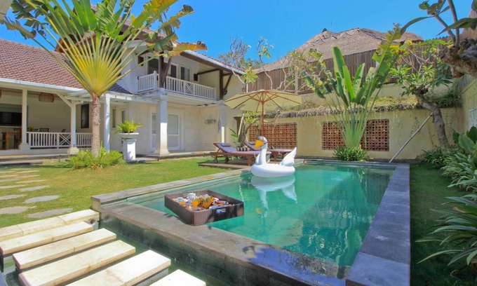 Batubelig Villa | 5Min WALK TO Beach-PRIVATE POOL UMA LIMA 2BR VILLA