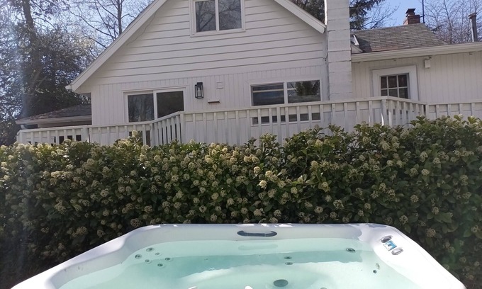 Highline Other | 5RM Seattle house w/hot tub , 12 minutes to stadiums