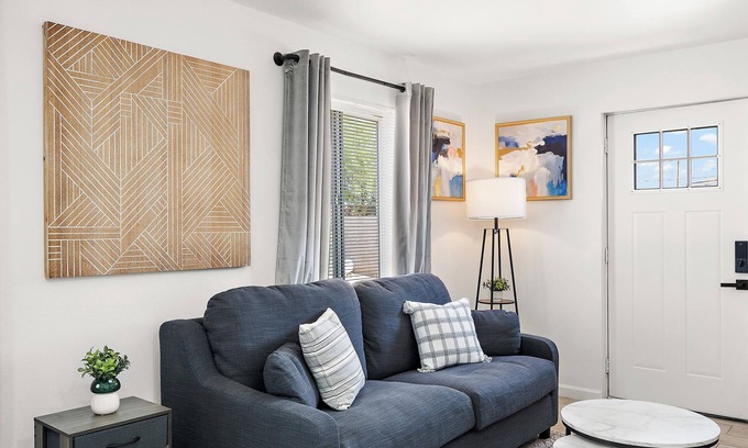 Alhambra House | 6.5 miles from Downtown Phoenix