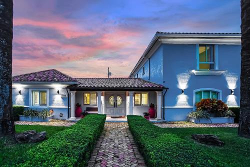 Coral Terrace House | 6-BD 3-BA Dreamy Vacation Retreat in Coral Terrace