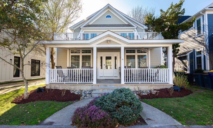 Country Club Estates House | 6 Bedroom, 6 1/2 Baths, Front Porch, 2 Balconies and Back Patio