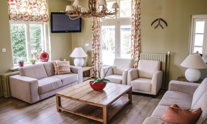 De Bult House | 6 bedroom accommodation in Steenwijk-De Bult