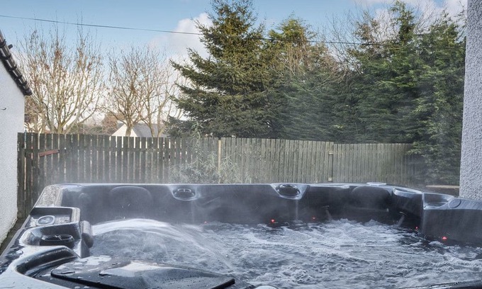 Mauchline Cottage | 6 bedroom accommodation in Tarbolton, near Ayr
