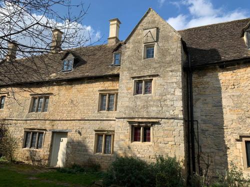 Weldon Villa | 6 Bedroom Farm House with 12 Beds in Weldon