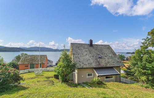 Askvoll House | 6 Bedroom Lovely Home In Holmedal