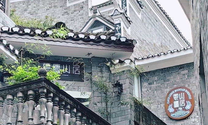 Fenghuang Villa | 6-bedroom villa in soothing 湘西州 with WiFi, AC