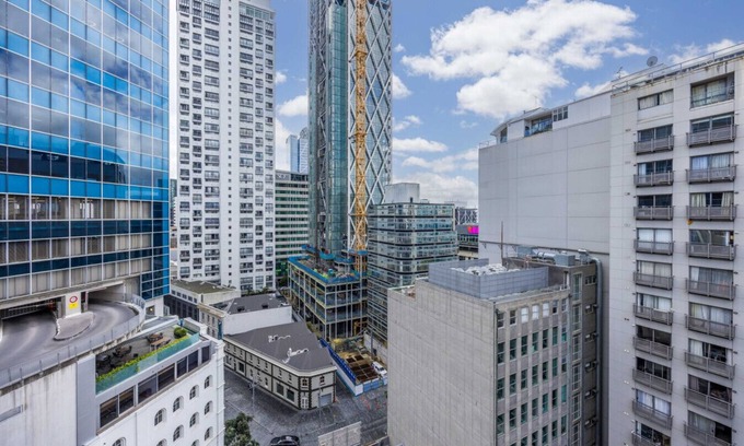 Auckland Central Business District Apartment | 6 Beds in a two bedrooms apartment