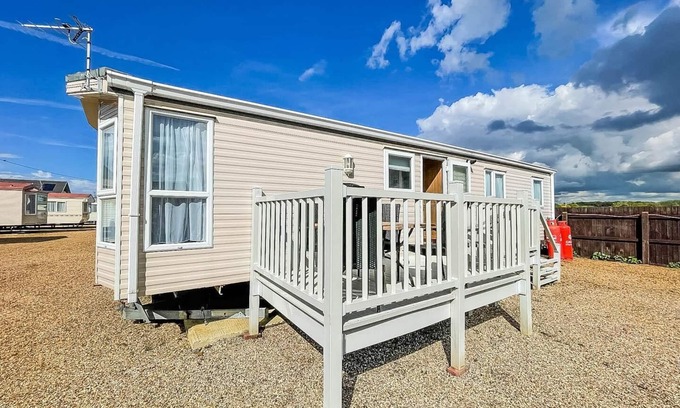 Hunstanton House | 6 berth caravan nearby Hunstanton beach front in Norfolk ref 13019L