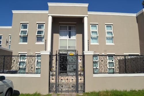 Rondebosch East Apartment | 6 Crawford Road, Rondebosch East