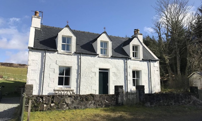 Suladale Cottage | 6 KNOTT, pet friendly, with open fire in Suladale