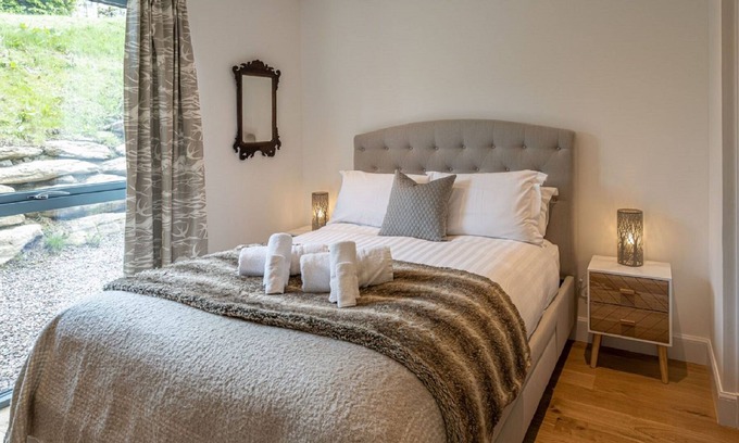Kenmore Apartment | 6 Loch View with loch views