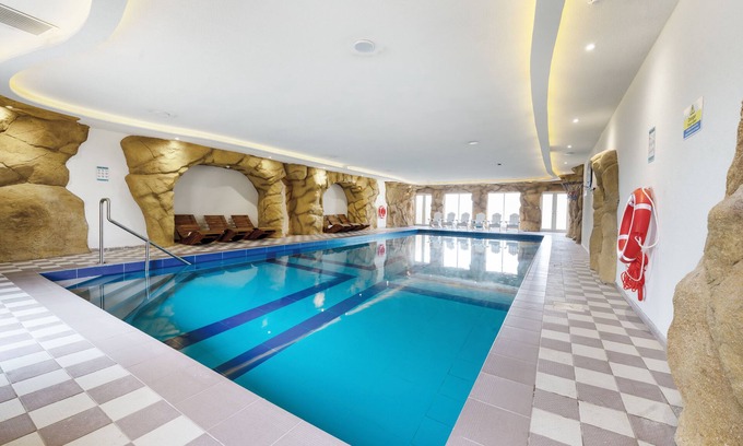 Morecambe House | 6* Luxury Private Manor House with full heated swimming pool, casino, gym & spa