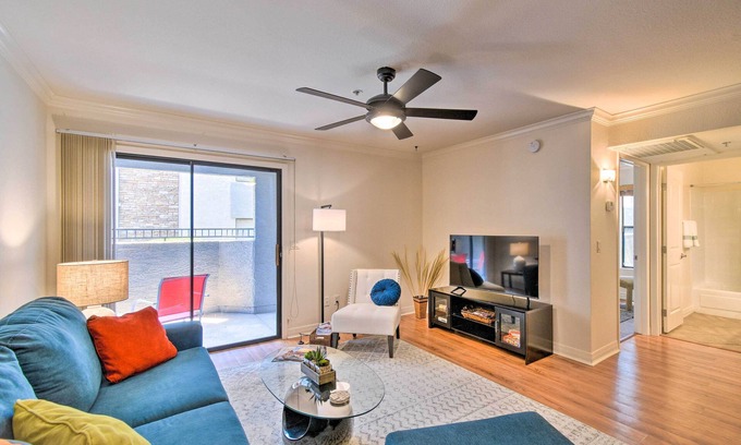 Camelback East Condo | 6 Mi to Downtown: Phoenix Condo w/Pool Access!