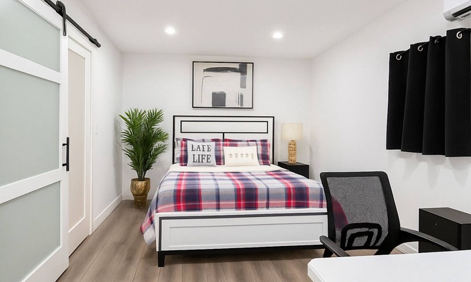 East Windsor Apartment | 6 Minutes to the Casino! Private Clean Suite Getaway | Work & Relax in Style