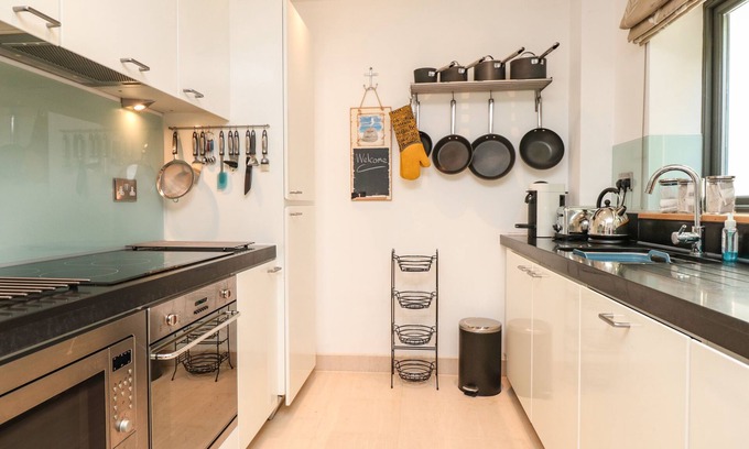 Dartmouth Cottage | 6 Pottery Cottages