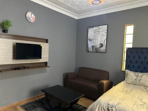 Bezuidenhout Valley Apartment | 6 the Curve unit 26