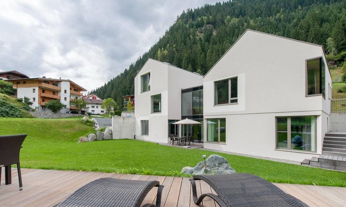 See Apartment | 60 m² Apartment ∙ 1 bedroom ∙ 4 guests