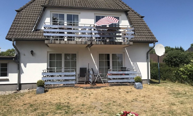 Wieck auf dem Darss Apartment | 60 m² Ferienwohnung im Ober- und Dachgeschoss mit Bodden- und Hafenblick - Lotte