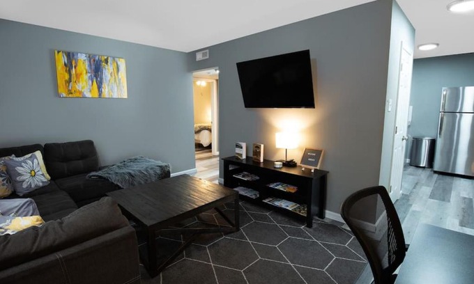 St. Charles Historic District Apartment | 604 1 Two Bedroom One Bath with King near Main Street