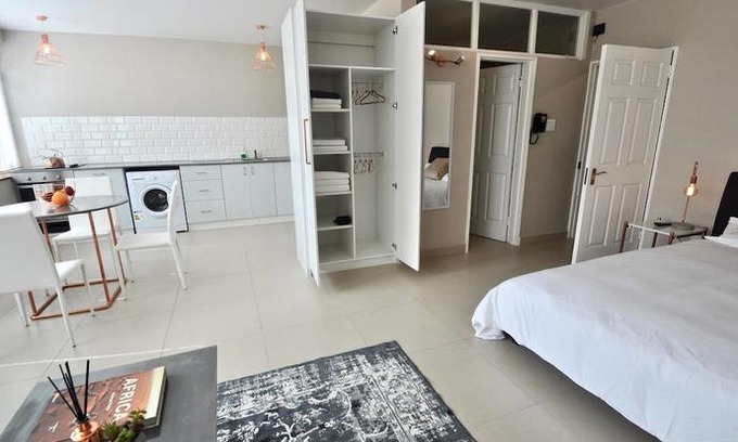 Cape Town City Centre Apartment | 66 Keerom 521