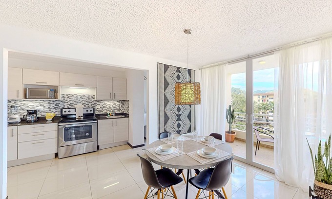 Jaco Apartment | 6th-floor apt near beach with pool views, outdoor pool, balcony, streaming, W/D