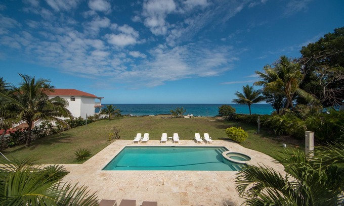 Playa Chiquita Villa | 7-bedroom Oceanfront Villa with Pool, Amazing Sea Views, Guest-Friendly