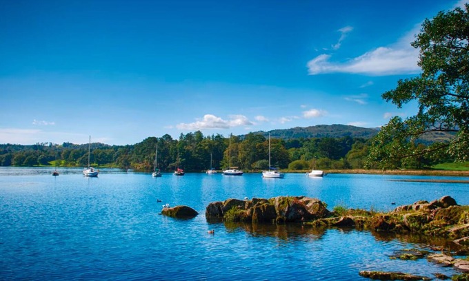 Flookburgh Cabin | 7 Guests - 3 Bedrooms - Pool - Balcony - Parking