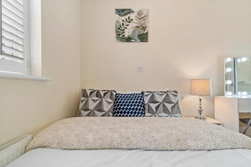 Havering House | 7 Guests - Hot Tub - 3 Bed House
