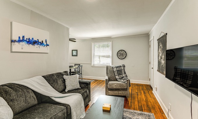 Inglewood House | 7 Mi to Dtwn: Apt w/Spacious Yard in Nashville