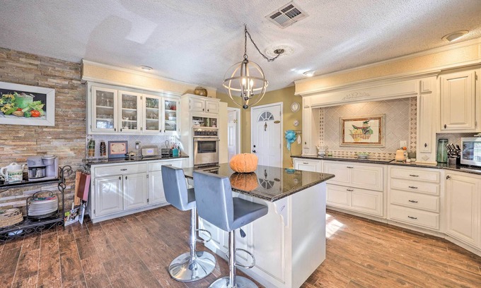 Rogers Villa | 7 Mi to Lake: Expansive Rogers Villa w/Pond!