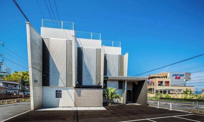 Hatsukaichi Hotel | 7 minutes walk to Miyajimaguchi ferry terminal Free parking available Leave your car at the hotel /Hatsukaichi Hiroshima