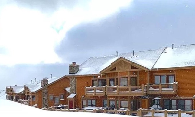 Champion House | 7 Springs - Private Southwind Townhome - Prime Location