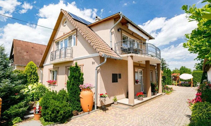 Balatonszemes Apartment | 70 m² Apartment ∙ 2 bedrooms ∙ 5 guests