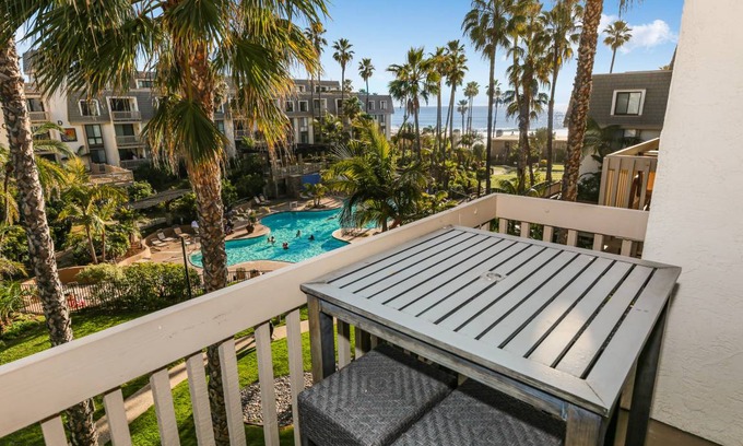 Townsite Condo | 74 m² Condo ∙ 2 bedrooms ∙ 6 guests