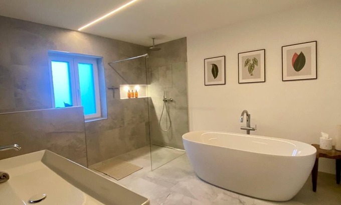 Spalt Apartment | 75 sqm I box-spring bed I garden I luxury bathroom