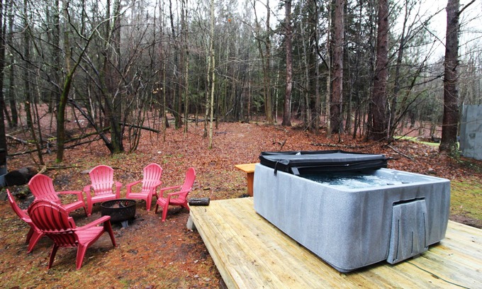 Tannersville Cabin | 7BR Log Cobin/w Private Pool and Hot tub Just 10 Mins from HunterMT Sleeps 19