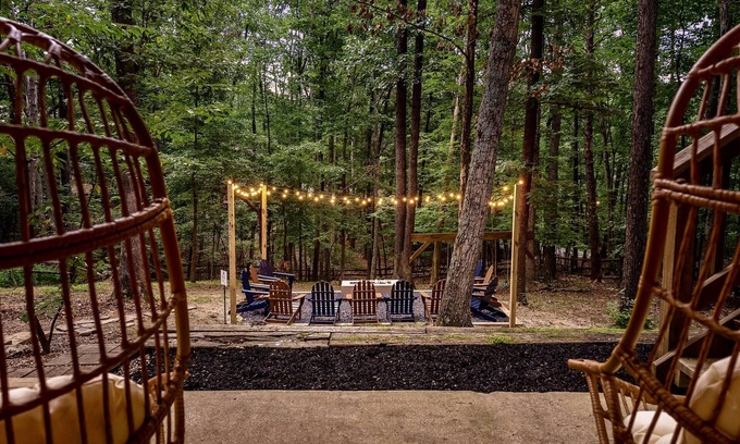 Massanutten House | 7BR Sleeps 17 | Hot Tub, Sauna, Game + Movie Room