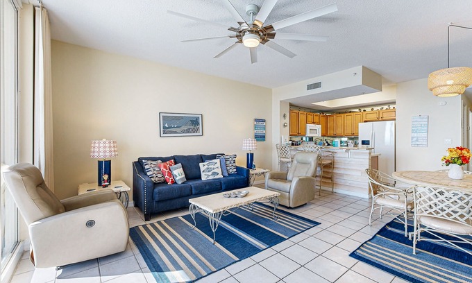 Navarre Beach Condo | 7th-floor bright, open condo - close to dining with Gulf front views