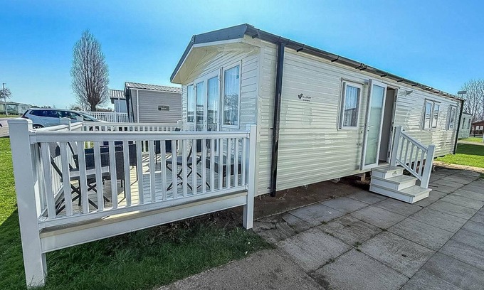 Hunstanton House | 8 berth caravan by the beautiful beach of Hunstanton in Norfolk ref 23006W
