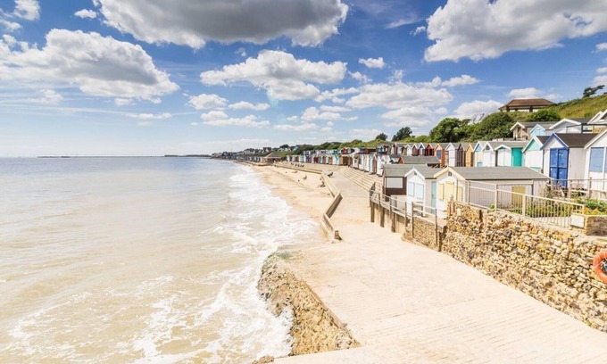 Walton on the Naze House | 8 berth caravan with decking to hire at Naze Marine in Essex ref 17280C