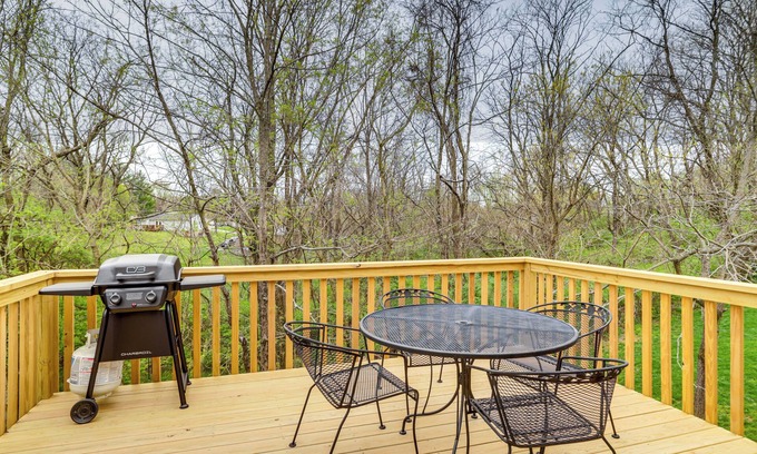 Dry Ridge House | 8 Mi to Ark Encounter: Family Home w/Deck & Grill