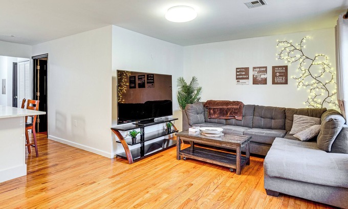 Jersey City Apartment | 8 Mi to NYC: Centrally Located Jersey City Apt!