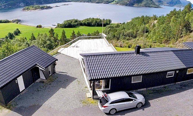 Snillfjord House | 8 person holiday home in Sundlandet