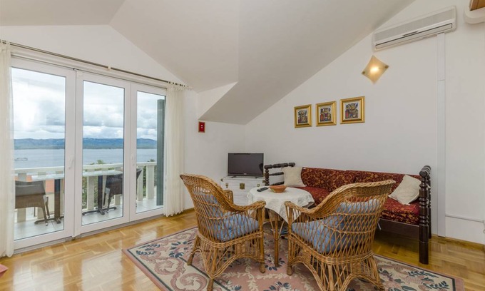 Bol Apartment | 80 m² Apartment ∙ 2 bedrooms ∙ 4 guests