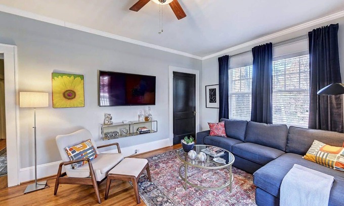 Dilworth Condo | 800 Magnolia: 3 Units, Chic 6BR w/Porch